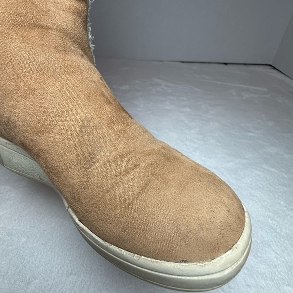 Cozy Tan Ankle Boots with Faux Fur Lining - Picture 13 of 13